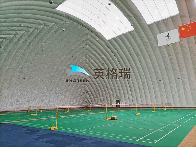 在建筑中广泛使用的膜材料有什么特性？